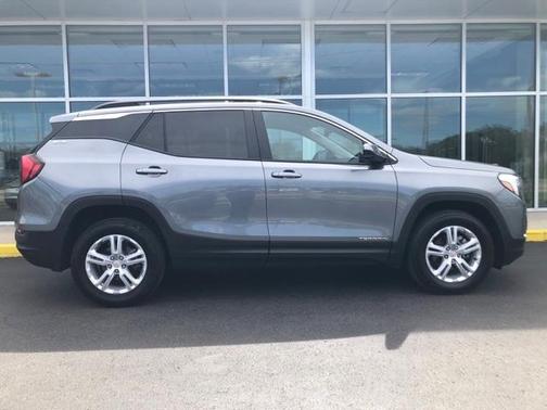 Photo 4 of 31 of 2021 GMC Terrain SLE