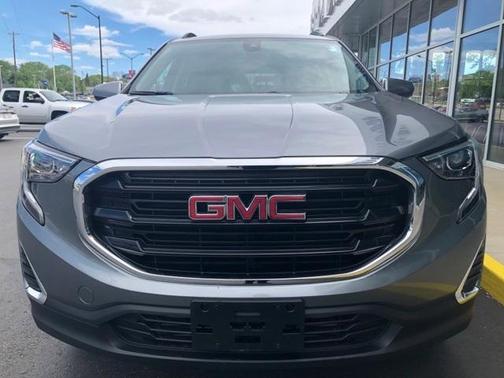 Photo 2 of 31 of 2021 GMC Terrain SLE