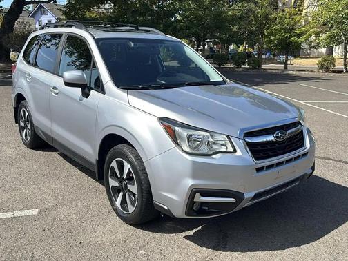 Ice Silver Metallic 2017 Subaru Forester 2.5i Premium