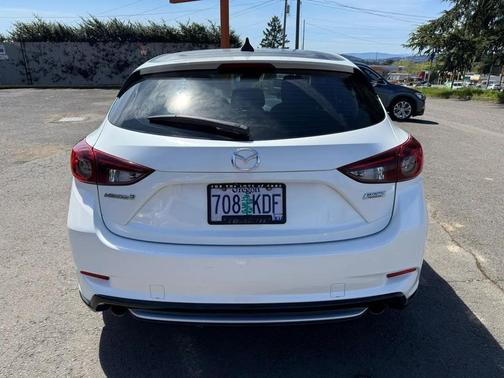 Snowflake White Pearl Mica 2017 Mazda Mazda3 Grand Touring
