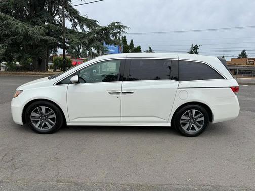 White Diamond Pearl 2016 Honda Odyssey Touring