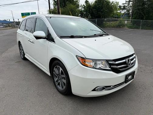 White Diamond Pearl 2016 Honda Odyssey Touring