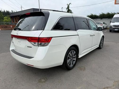 White Diamond Pearl 2016 Honda Odyssey Touring