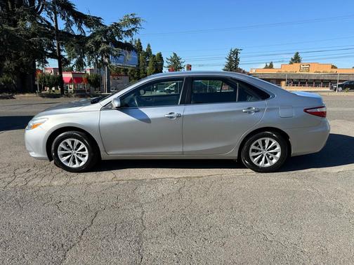 2016 Toyota Camry XLE