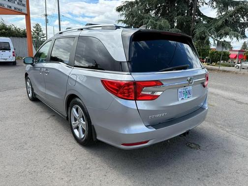 Lunar Silver Metallic 2018 Honda Odyssey EX-L