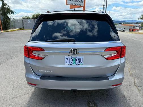 Lunar Silver Metallic 2018 Honda Odyssey EX-L