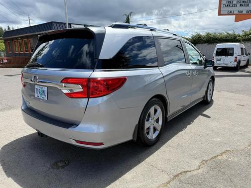 Lunar Silver Metallic 2018 Honda Odyssey EX-L