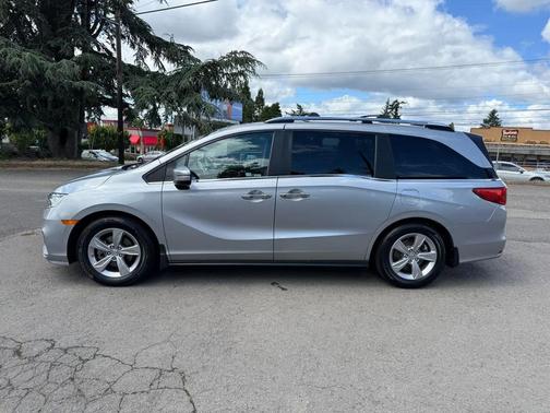 Lunar Silver Metallic 2018 Honda Odyssey EX-L