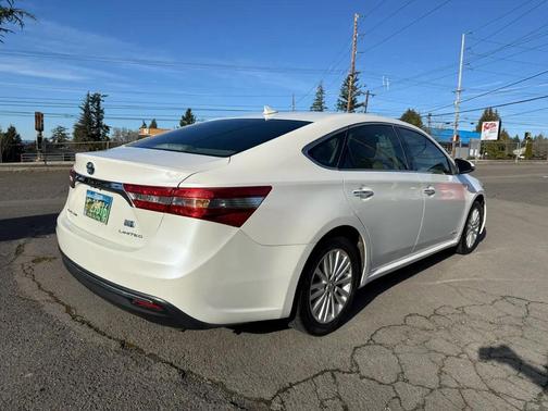 2013 Toyota Avalon Hybrid XLE Premium