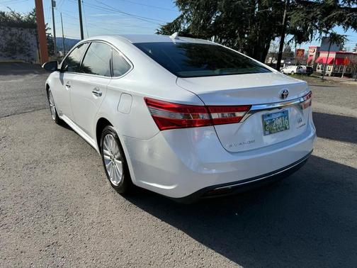 2013 Toyota Avalon Hybrid XLE Premium