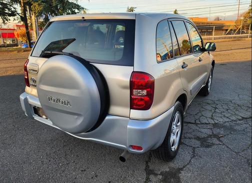 2005 Toyota RAV4 Base