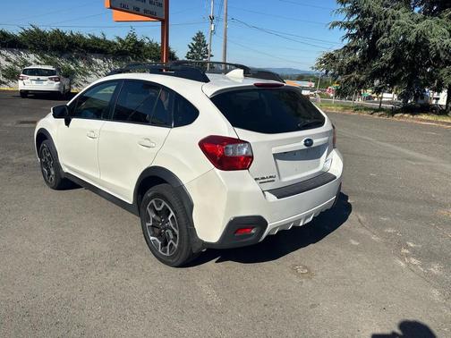 Pearl White 2016 Subaru Crosstrek 2.0i Premium