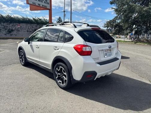 Pearl White 2016 Subaru Crosstrek 2.0i Premium