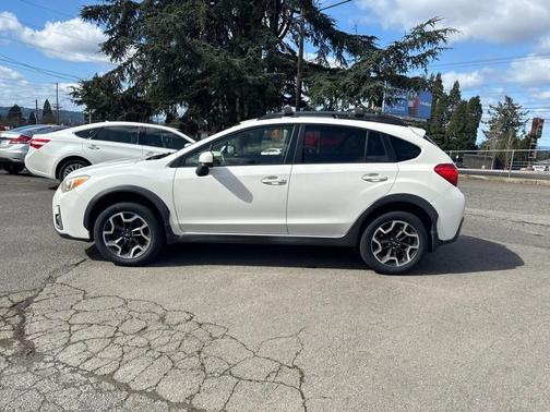Pearl White 2016 Subaru Crosstrek 2.0i Premium