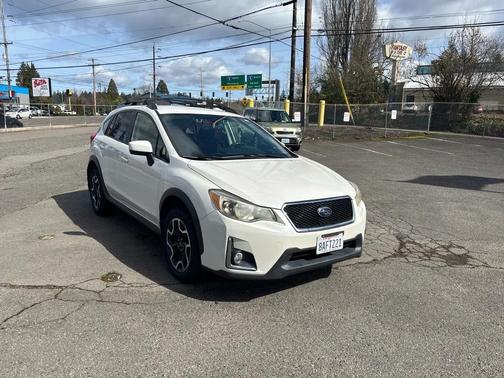 Pearl White 2016 Subaru Crosstrek 2.0i Premium