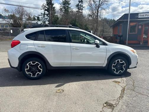Pearl White 2016 Subaru Crosstrek 2.0i Premium