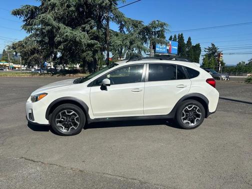 Pearl White 2016 Subaru Crosstrek 2.0i Premium