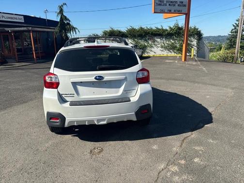 Pearl White 2016 Subaru Crosstrek 2.0i Premium