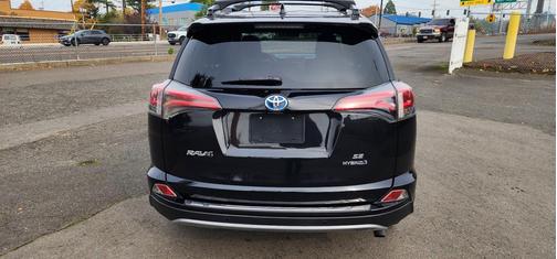 2018 Toyota RAV4 Hybrid SE