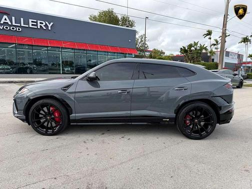 2023 Lamborghini Urus S