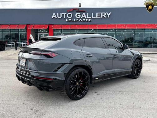 2023 Lamborghini Urus S