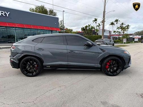 2023 Lamborghini Urus S