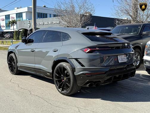 2023 Lamborghini Urus S