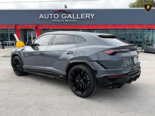2023 Lamborghini Urus S
