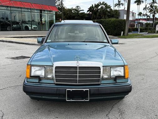 Teal 1991 Mercedes-Benz S-Class 300SE