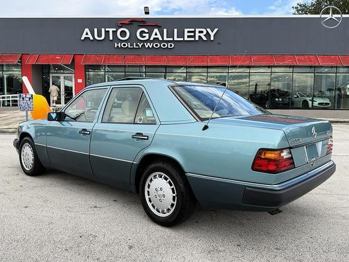 Teal 1991 Mercedes-Benz S-Class 300SE