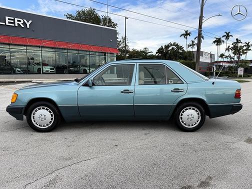 Teal 1991 Mercedes-Benz S-Class 300SE