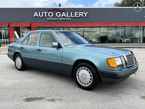Teal 1991 Mercedes-Benz S-Class 300SE