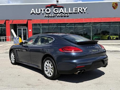 Yachting Blue Metallic 2014 Porsche Panamera 4