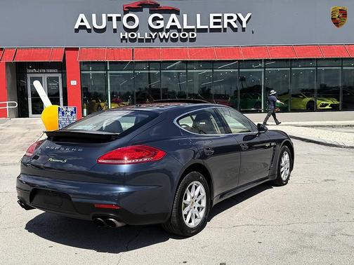 Yachting Blue Metallic 2014 Porsche Panamera 4
