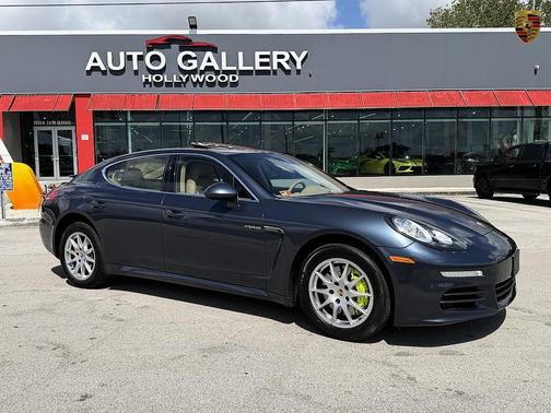 Yachting Blue Metallic 2014 Porsche Panamera 4