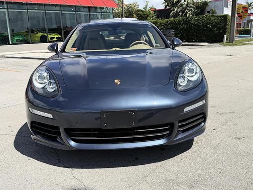 Yachting Blue Metallic 2014 Porsche Panamera 4