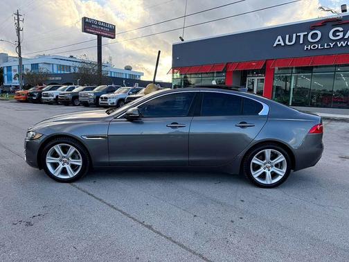 2018 Jaguar XE 25t Premium