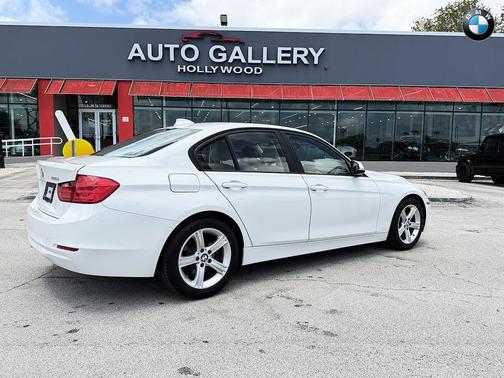 White 2014 BMW 320 i