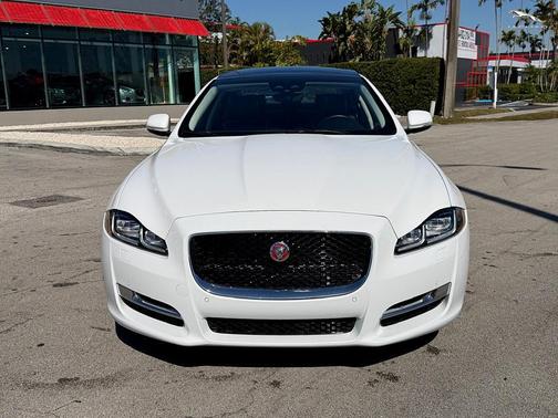 2018 Jaguar XJ XJ R-Sport