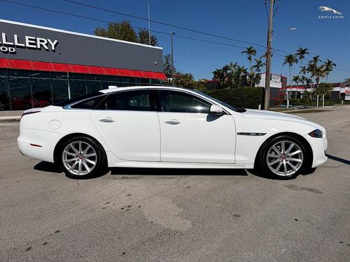 2018 Jaguar XJ XJ R-Sport