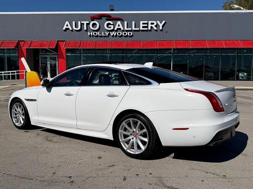 2018 Jaguar XJ XJ R-Sport