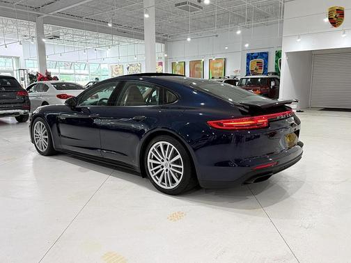 2018 Porsche Panamera 4