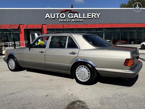 Beige 1986 Mercedes-Benz S-Class 560SEL
