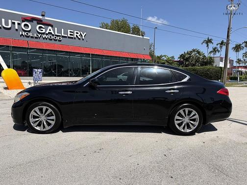 Black 2013 INFINITI M37 Base