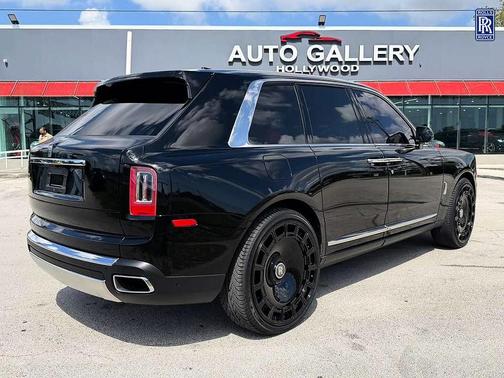 Black 2022 Rolls-Royce Cullinan LOW MILES