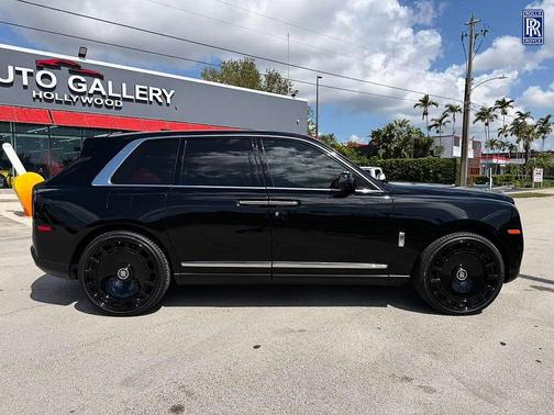 Black 2022 Rolls-Royce Cullinan LOW MILES