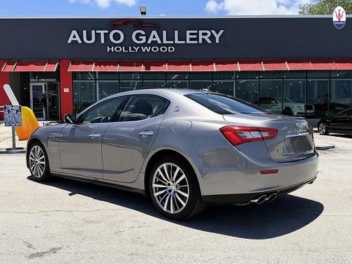 Bianco Alpi Pearlescent 2016 Maserati Ghibli S Q4
