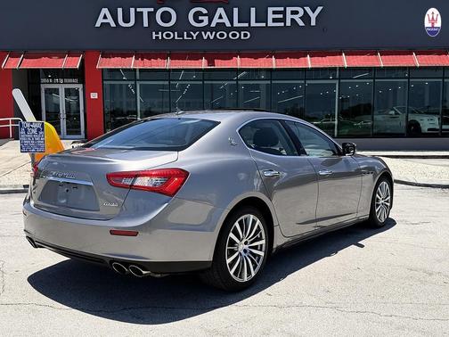 Bianco Alpi Pearlescent 2016 Maserati Ghibli S Q4