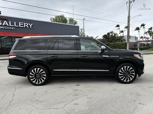 Manhattan Green Metallic Premium Colorant 2022 Lincoln Navigator Black Label
