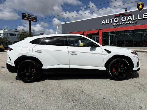White 2021 Lamborghini Urus